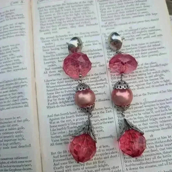 Vintage large statement earrings red glass beads - Picture 7 of 7